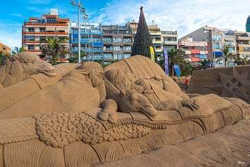 El famoso belén de arena de Las Canteras, icono de la Navidad grancanaria/Antonio Rico.